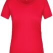 Rød T-shirt med kort ærmer og rund hals, hænger oprejst. Indvendigt på kraven står der "RICH T, L" og "LADY". Baggrunden er ensfarvet hvid.