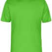 En grøn kortærmet t-shirt, som hænger på en usynlig bøjle. Tekst på indersiden af kraven siger "Performance". Baggrunden er hvid og neutral.
