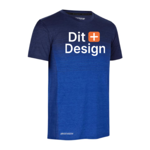 T-shirt i mørkeblå og blå farver med teksten "Dit Design" trykt på forsiden. Passer til afslappet tøjstil i uformelle omgivelser.