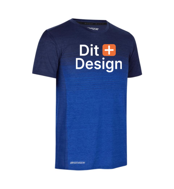 T-shirt i mørkeblå og blå farver med teksten "Dit Design" trykt på forsiden. Passer til afslappet tøjstil i uformelle omgivelser.