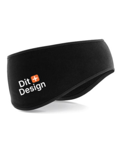 Sort pandebånd med teksten "Dit Design" trykt på siden. Pandebåndet ligger mod en hvid baggrund og er let buet.
