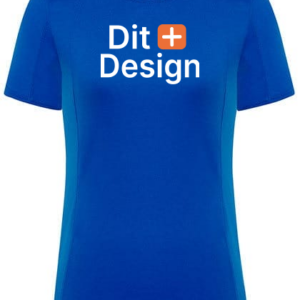 Blå T-shirt vises med teksten "Dit Design" samt et orange plus-ikon på brystet. T-shirten er vist mod en hvid baggrund, og ingen anden dekoration er synlig.