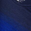 En mørkeblå trøje med let graduerende striber nederst. Tekst på indersiden af trøjen læser: "LADIES MOISTURE MANAGEMENT LADIES STYLE G1024N QUICK DRY SMALL." Trøjen ligger fladt.