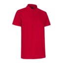 En rød polo-shirt med korte ærmer og knapper ved kraven, placeret mod en hvid baggrund.