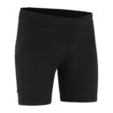 Sort par shorts står alene mod en hvid baggrund.