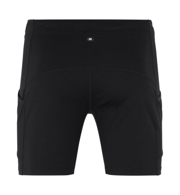 g21049_900_pack_2 Sort løbeshorts set bagfra, med lille lomme og en lys reflekterende X logo på taljen, imod en hvid baggrund.