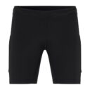 Sort par shorts af strækbart materiale ses forfra, hængende frit uden synlige omgivelser.