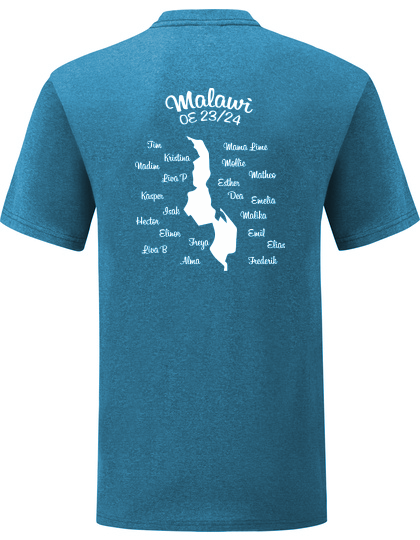 Group 158 (11) Blå T-shirt med teksten "Malawi OE 23/24" over et kort. Omgivet af navne: Tine, Nadia, Kristina, Lise, Tim, Malene, Liva P, Kasper, Jacob, Hector, Elias, Liva B, Alma, Manna Line, Malthe, Esten, Dan, Senida, Matilde, Mælika, Emil, Elias, Frederik.