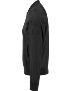 Sort sweatshirt set fra siden ligger stille på en hvid baggrund, hvilket fremhæver dens afslappede design og lange ærmer i neutralt lys.