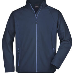 Jakke i mørkeblå farve med en lynlås foran; hænger neutral mod en hvid baggrund. To lynlåslommer på hver side af lynlåsen, stilrent og enkelt design. Ingen tekst.