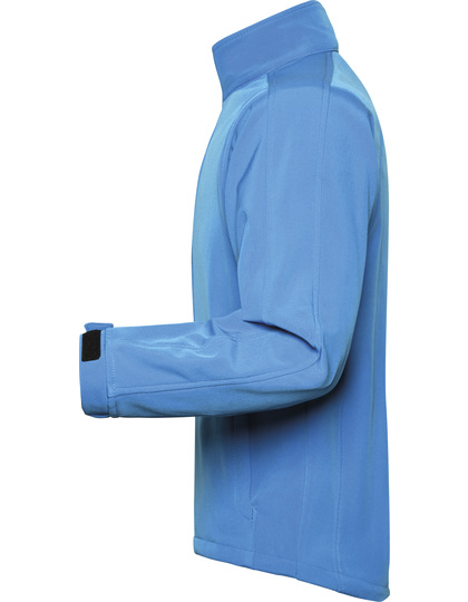 Lys blå jakke ses fra siden, hængende frit i rummet med lange ærmer og høj krave. Jakken har en sort velcro-lukning ved ærmerne og minimalistisk design.
