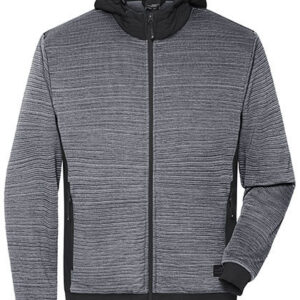 Grå jakke med lynlås, har en hætte og ribstrikket mønster. Den ene hånd er i lommen. Baggrund er ensfarvet hvid, hvilket fremhæver jakken tydeligt.