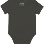 Mørkegrøn body med korte ærmer. Tekst: "Neutral® The Responsible Choice Certified 100% Organic Fairtrade Cotton". Ligger på en hvid baggrund.