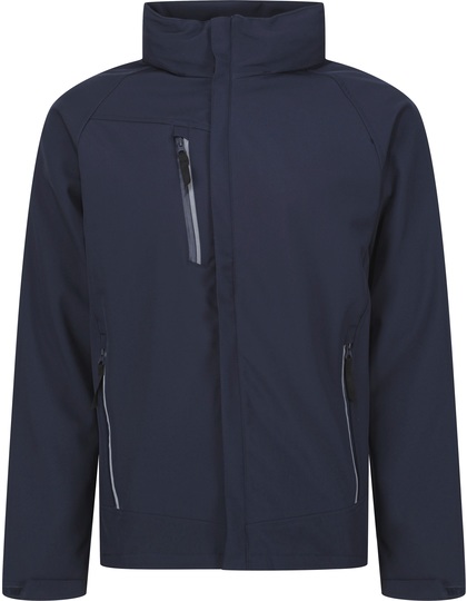 RG670_1_Front Mørkeblå jakke med lynlåslommer foran, stående krave og lange ærmer, placeret mod en hvid baggrund. Jakken er designet til casual eller udendørs brug.