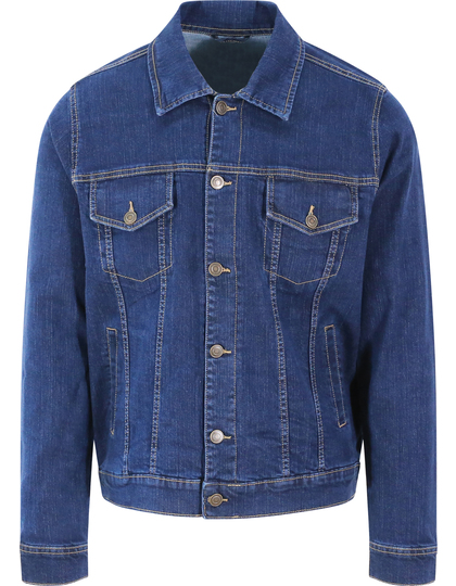 Denimjakke står uformelt på en neutral, hvid baggrund. Jakken har knaplukning foran, to brystlommer med knapper og traditionel søm i kontrastfarve.