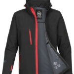 Sort jakke med hætte åben, viser gråt indvendigt for. Røde lynlåse på front og lommer. Logo i nakken: "WATERPROOF TECHNOLOGY." Står oprejst, neutral baggrund.
