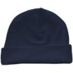 En sort beanie-hue uden mønster vises mod en hvid baggrund. Huen har en bred manchet, der kan foldes op.
