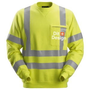 Neongul trøje med grå reflekterende striber i form af en sikkerhedstrøje, hænger på en usynlig figur. Tekst: "Dit Design" med et orange plus på brystlommen.