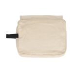 Rejse toilettaske i bomuldslærred med ophængningskrog.
Stort rum samt flere små prak-tiske lommer til opbevaring.
Størrelse: 17x9x23 cm