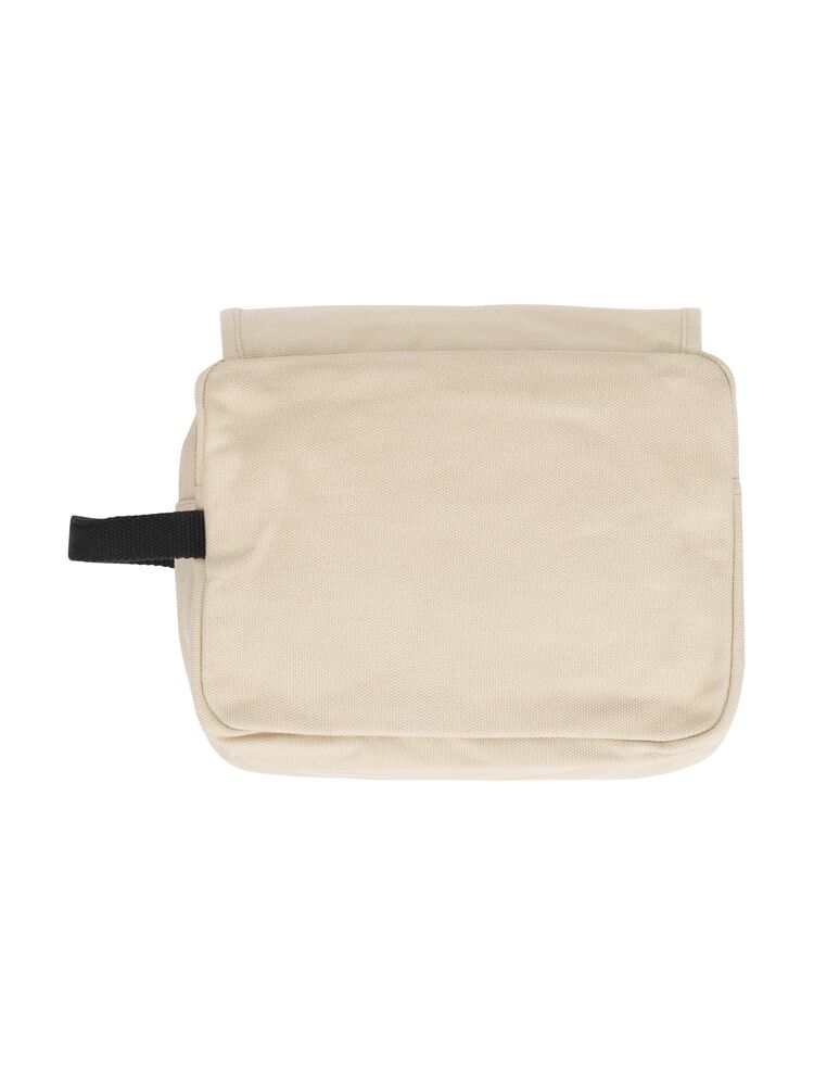 Rejse toilettaske i bomuldslærred med ophængningskrog.
Stort rum samt flere små prak-tiske lommer til opbevaring.
Størrelse: 17x9x23 cm